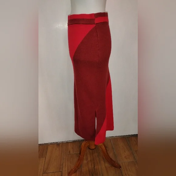 SOLID & STRIPED KNIT SKIRT - Picture 2 of 8